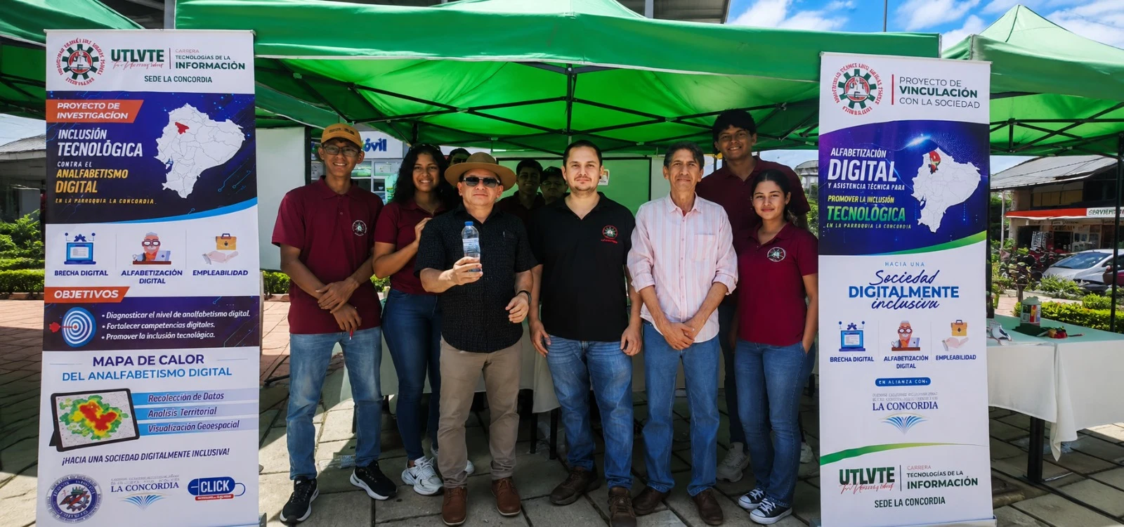 Estudiantes colaborando